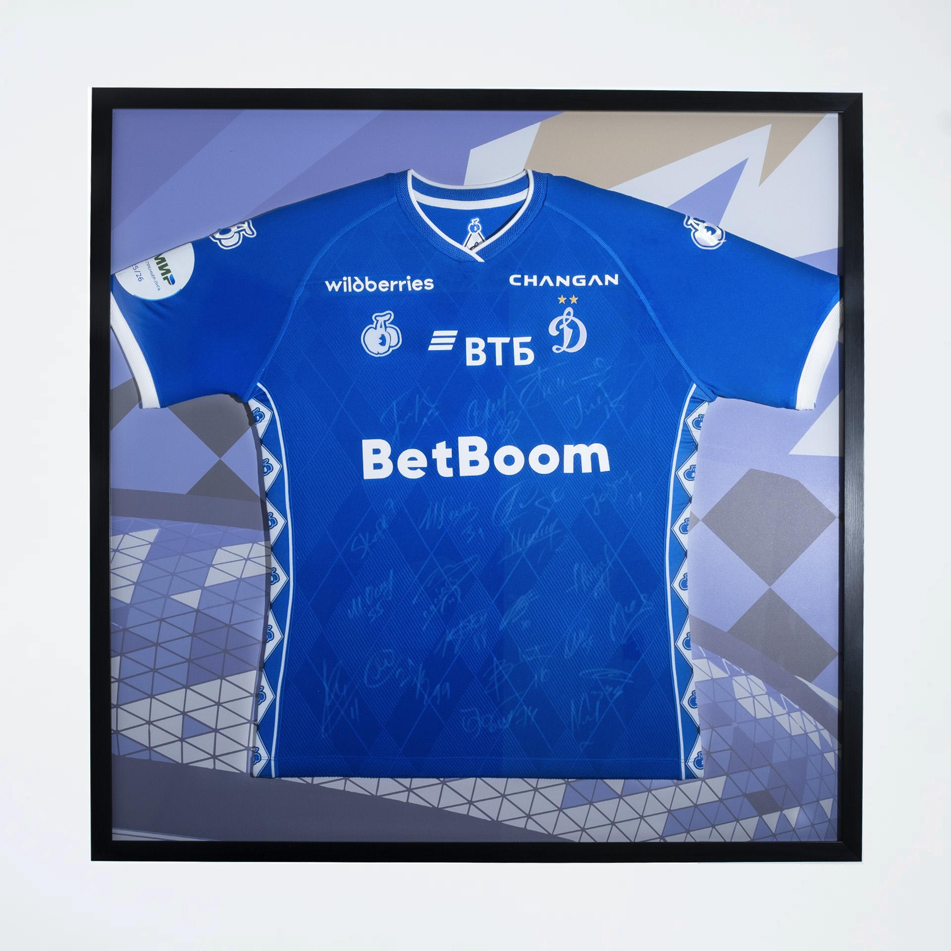 T-shirt with autographs of players 25/26